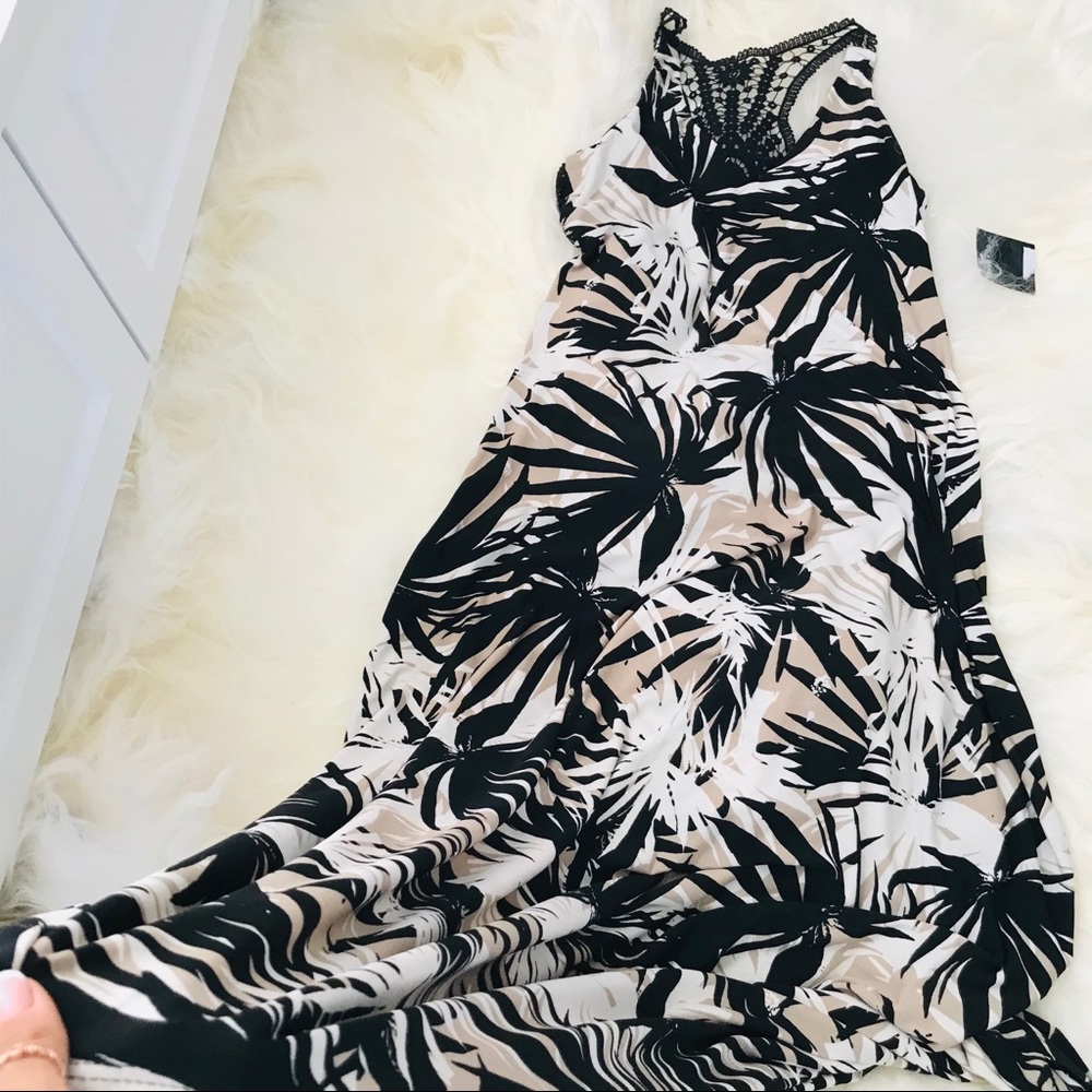 Gabby Skye Crochet Back Printed Maxi Dress - Picture 6 of 7